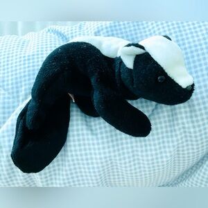 Ty Beanie Babies Stinky Skunk 1995 Retired